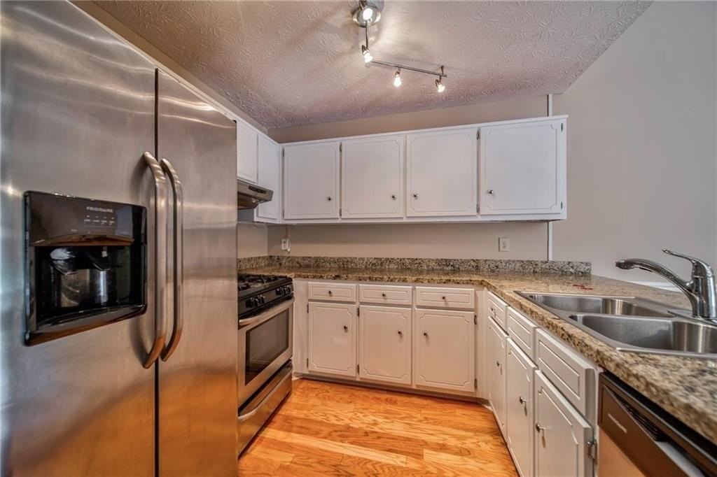 215 Arbor Way - Photo 2 of 38