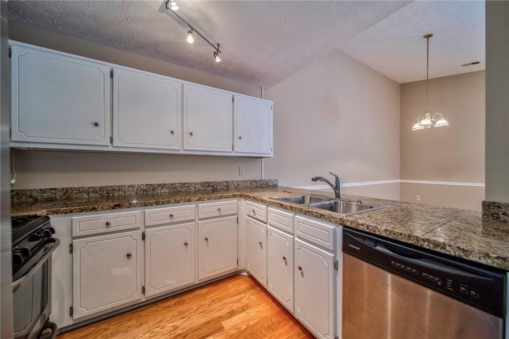 215 Arbor Way - Photo 3 of 38