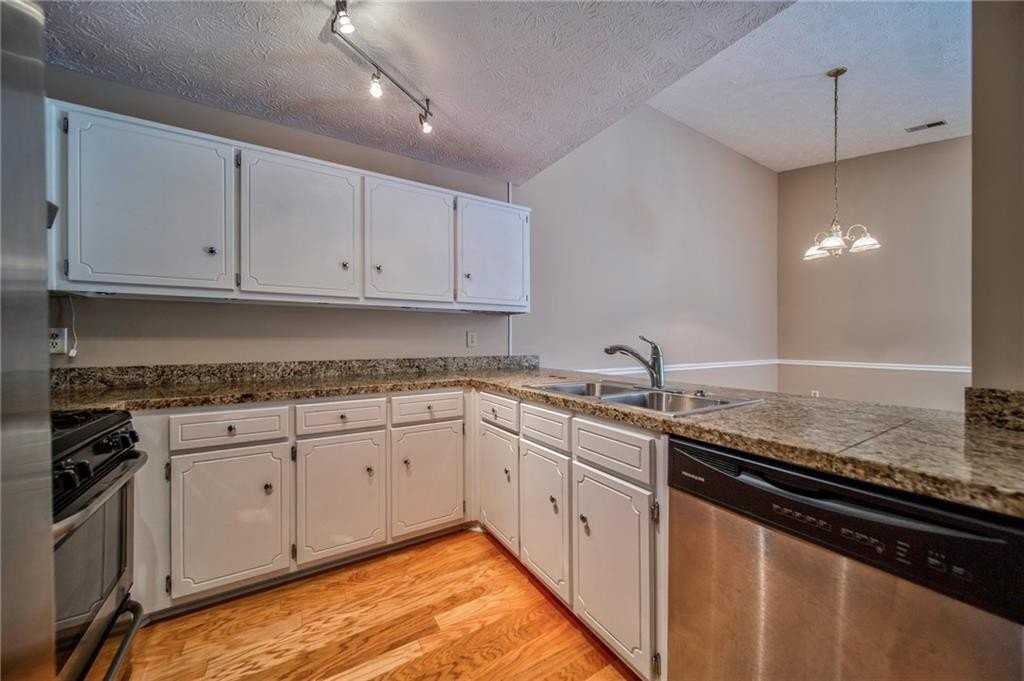 215 Arbor Way - Photo 4 of 38