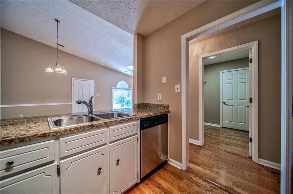 215 Arbor Way - Photo 6 of 38