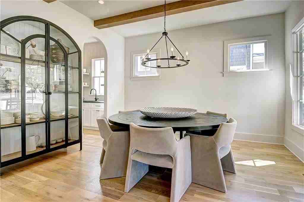 1268 Hayes Dr Se - Photo 4 of 35