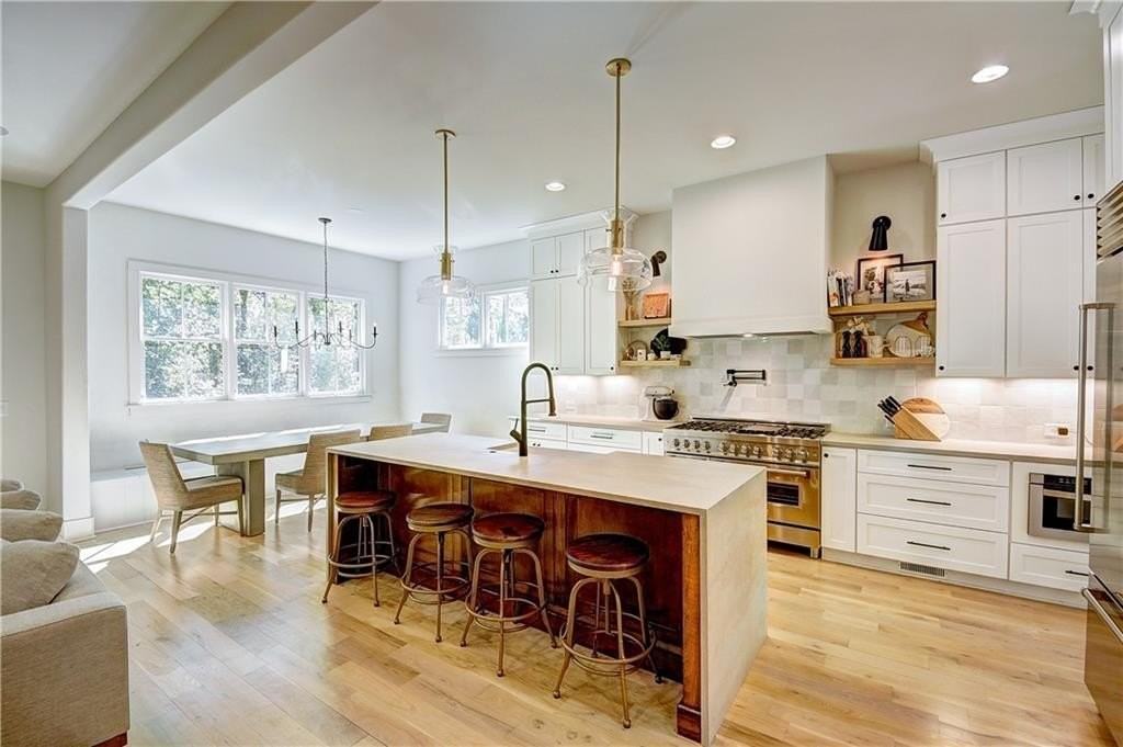 1268 Hayes Dr Se - Photo 7 of 35