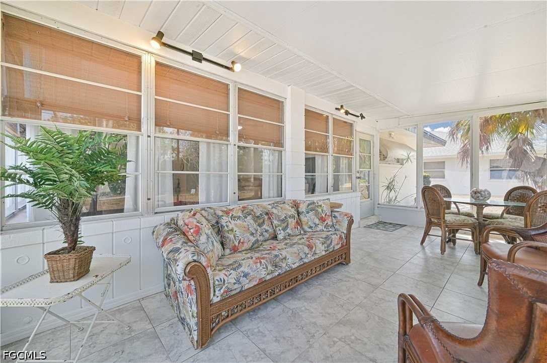 4520 Se 9th Ave - Photo 3 of 27