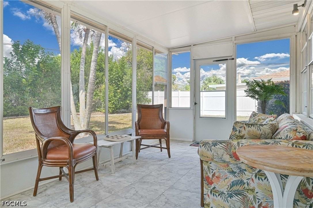 4520 Se 9th Ave - Photo 5 of 27