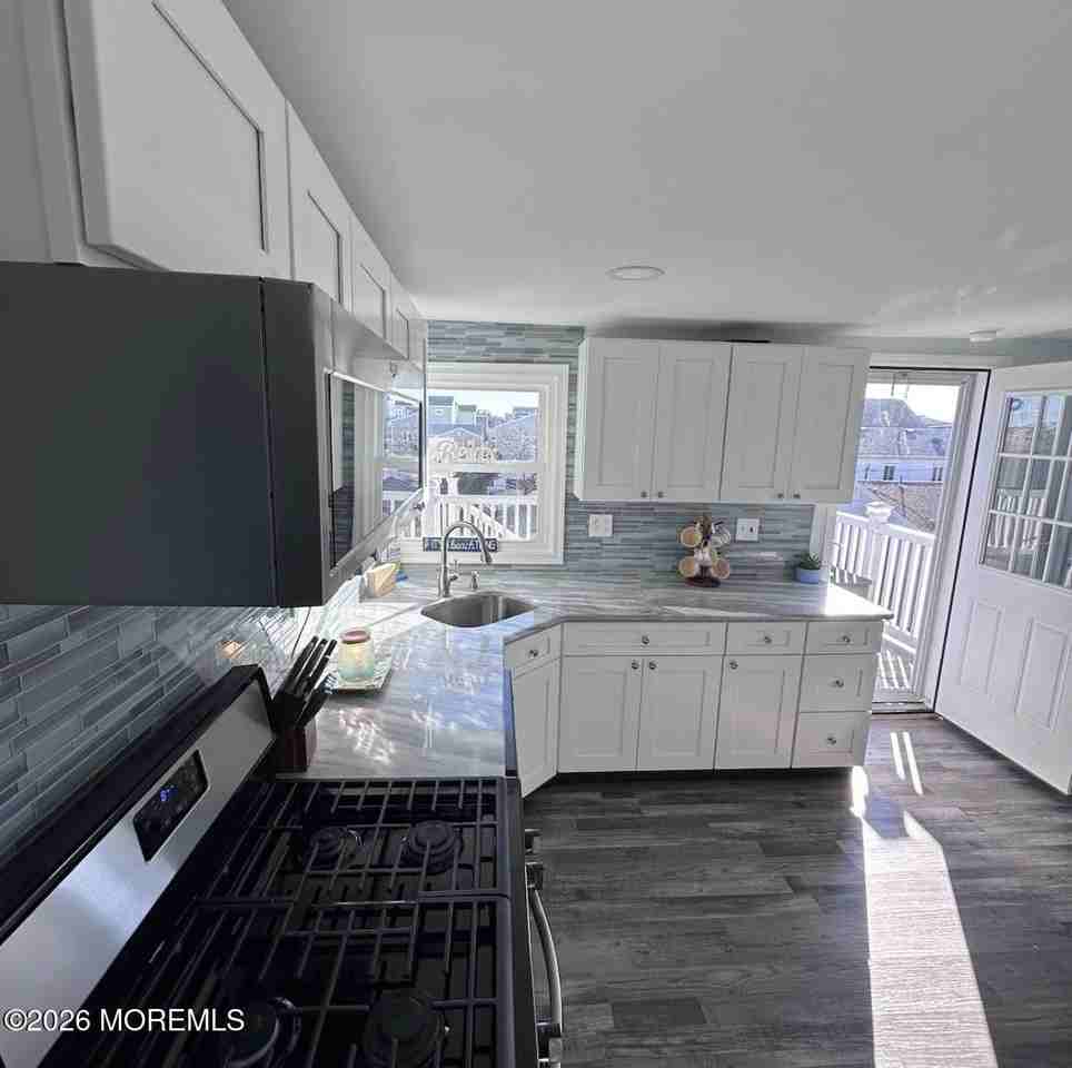 1510R Bay Blvd #2 - Photo 3 of 27