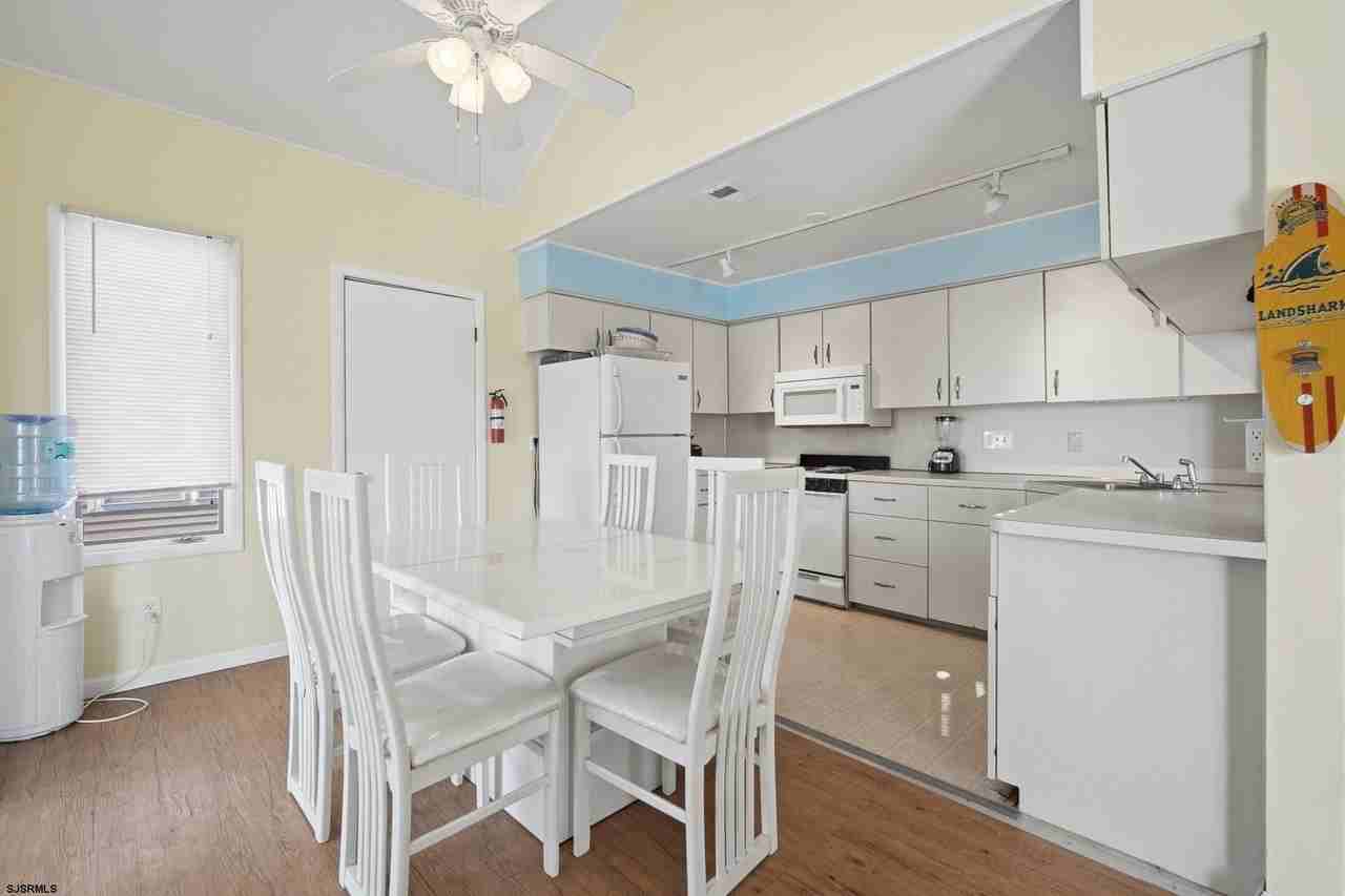 205B 10th St N #B - Photo 5 of 42