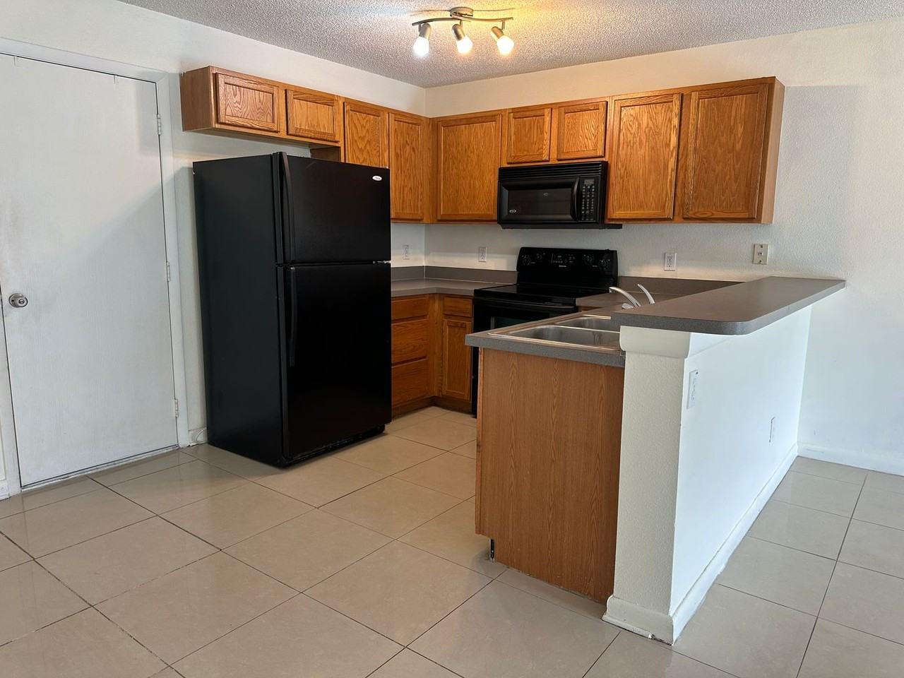 12640 Somerset Oaks St - Photo 2 of 23