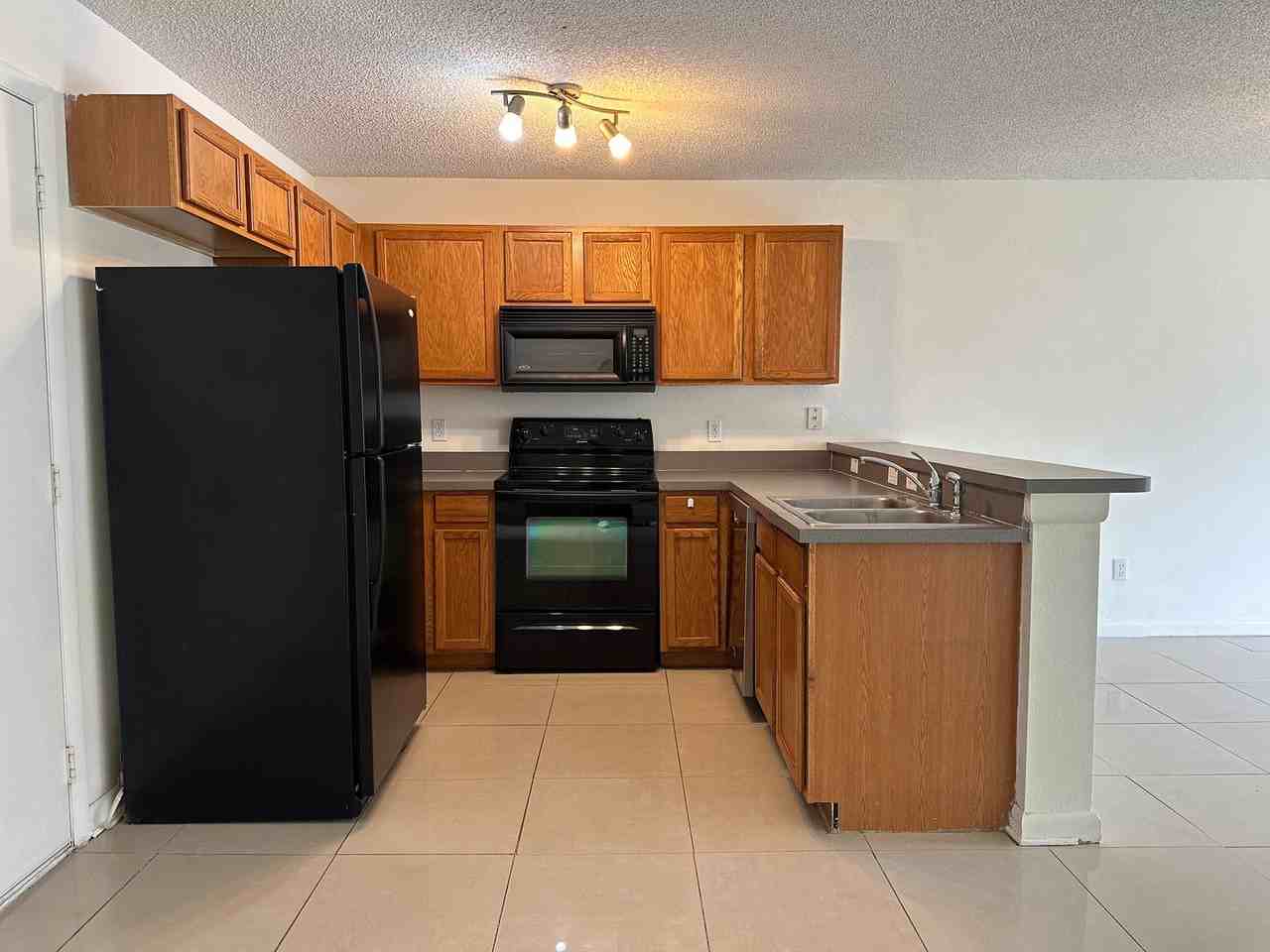 12640 Somerset Oaks St - Photo 3 of 23