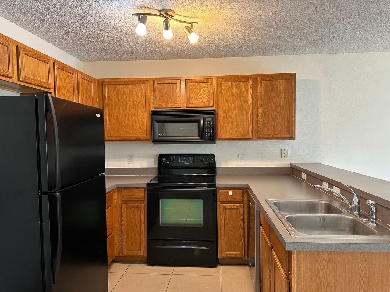 12640 Somerset Oaks St - Photo 5 of 23