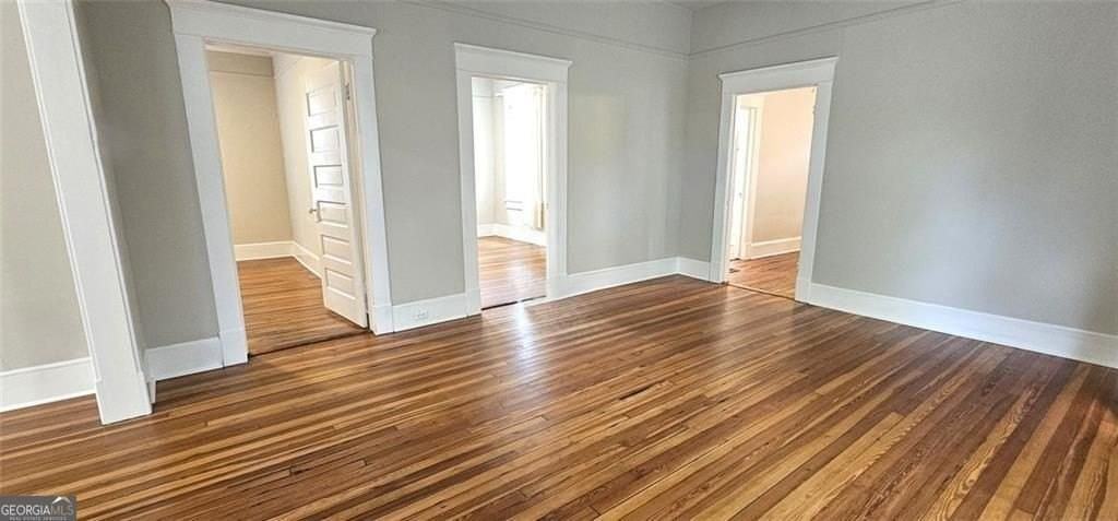 1047 Ridge Ave - Photo 7 of 24