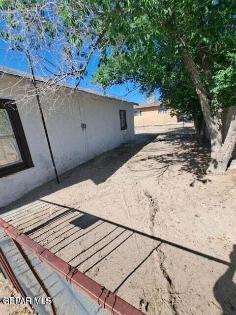 619 Ne Camp St - Photo 2 of 16