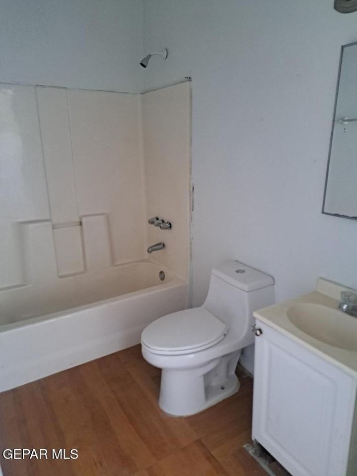 623 Ne Davis St Unit 7 - Photo 2 of 11