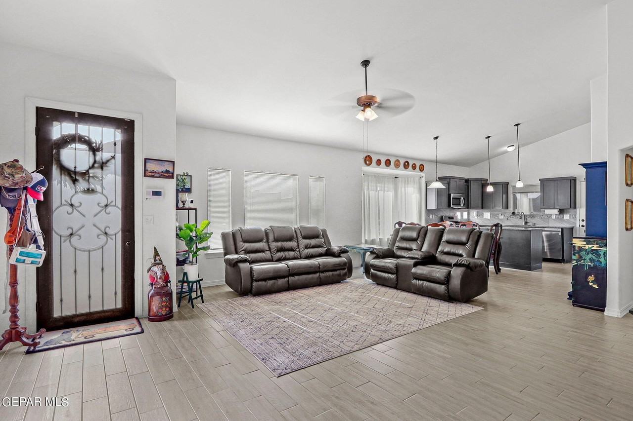 14852 Jack White Ave - Photo 6 of 43