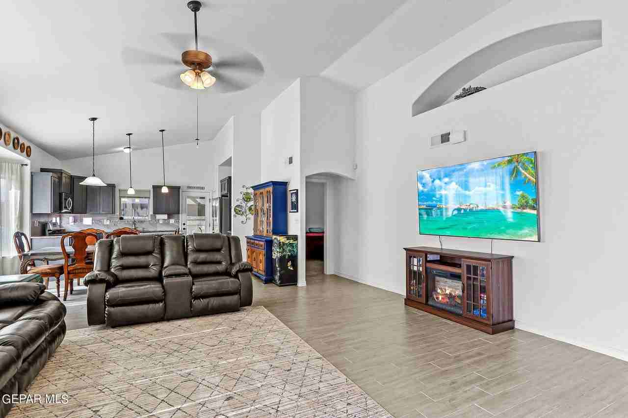 14852 Jack White Ave - Photo 7 of 43