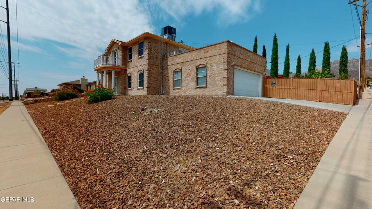 9033 Leo St - Photo 2 of 50