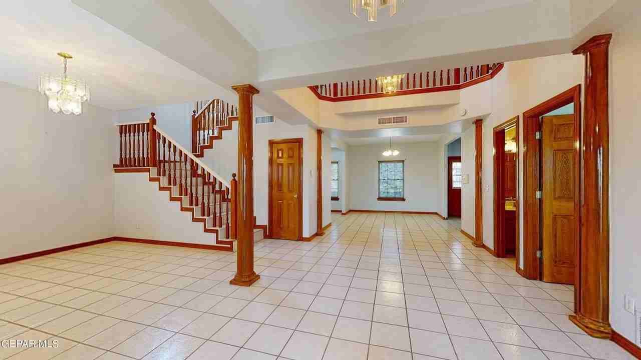 9033 Leo St - Photo 3 of 50