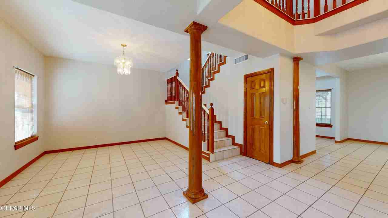 9033 Leo St - Photo 4 of 50