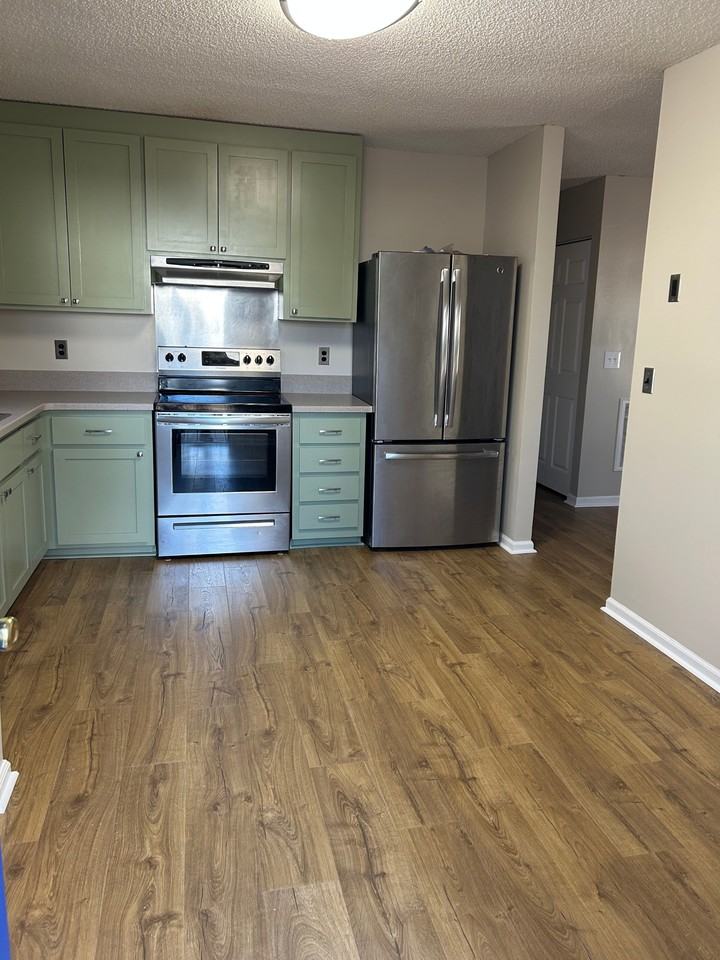 103 Kenmore Dr #1 - Photo 3 of 10