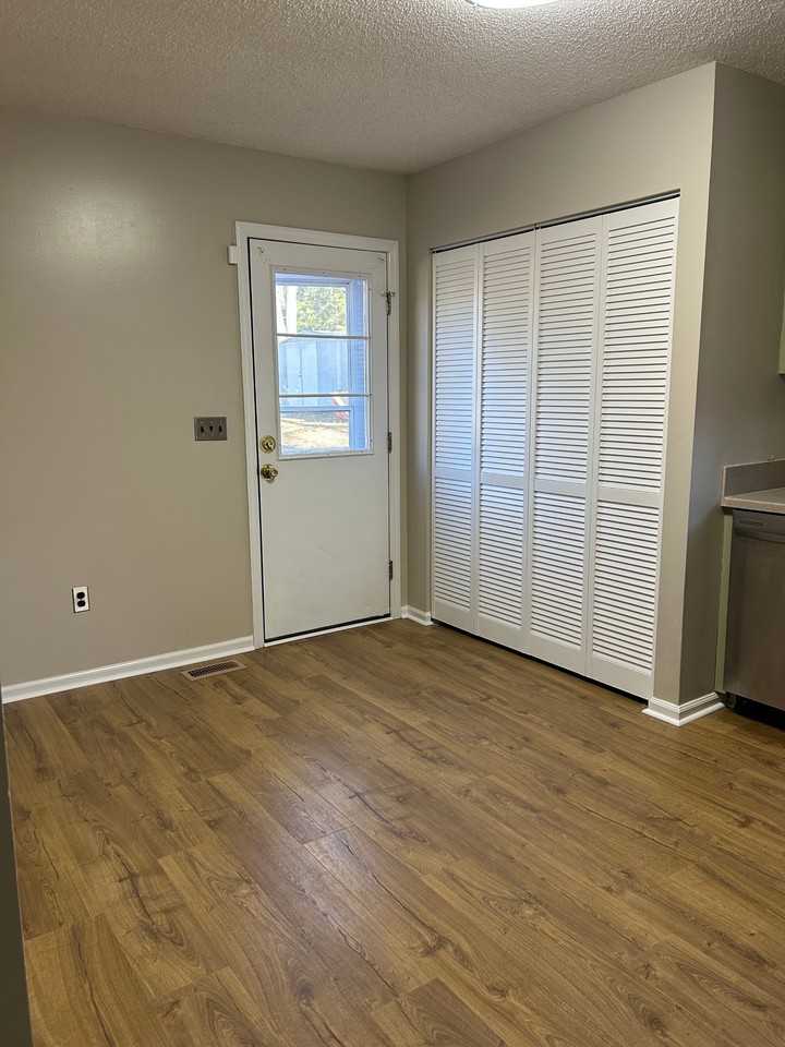 103 Kenmore Dr #1 - Photo 4 of 10