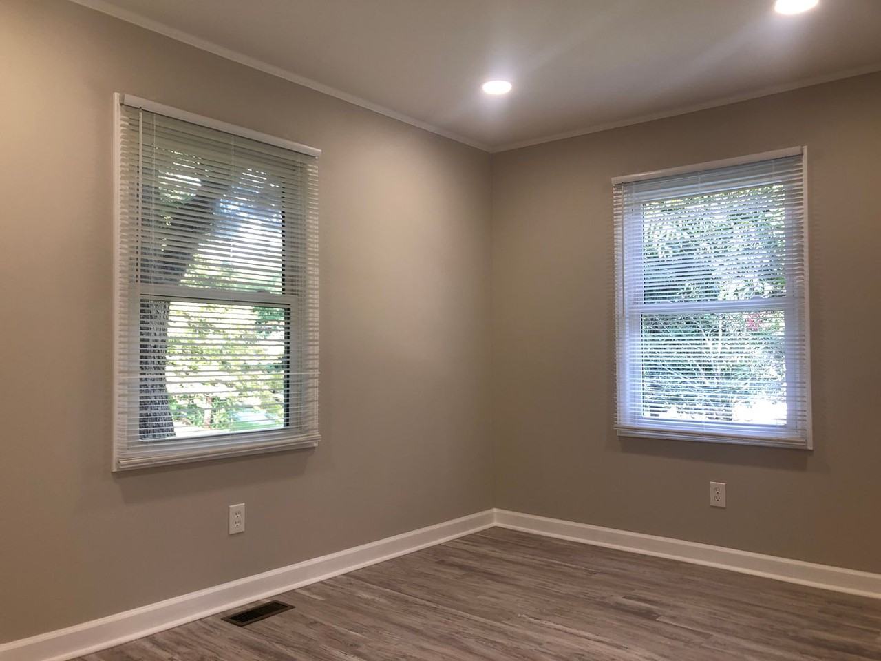 105 Lance St - Photo 5 of 16