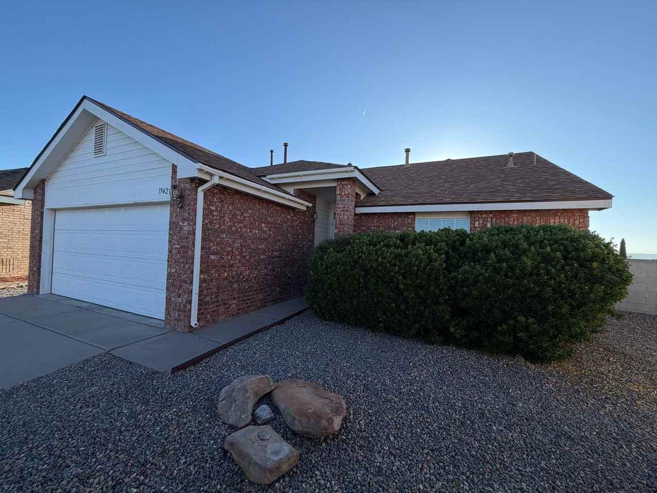 1942 Avondale Pl Nw - Photo 3 of 31