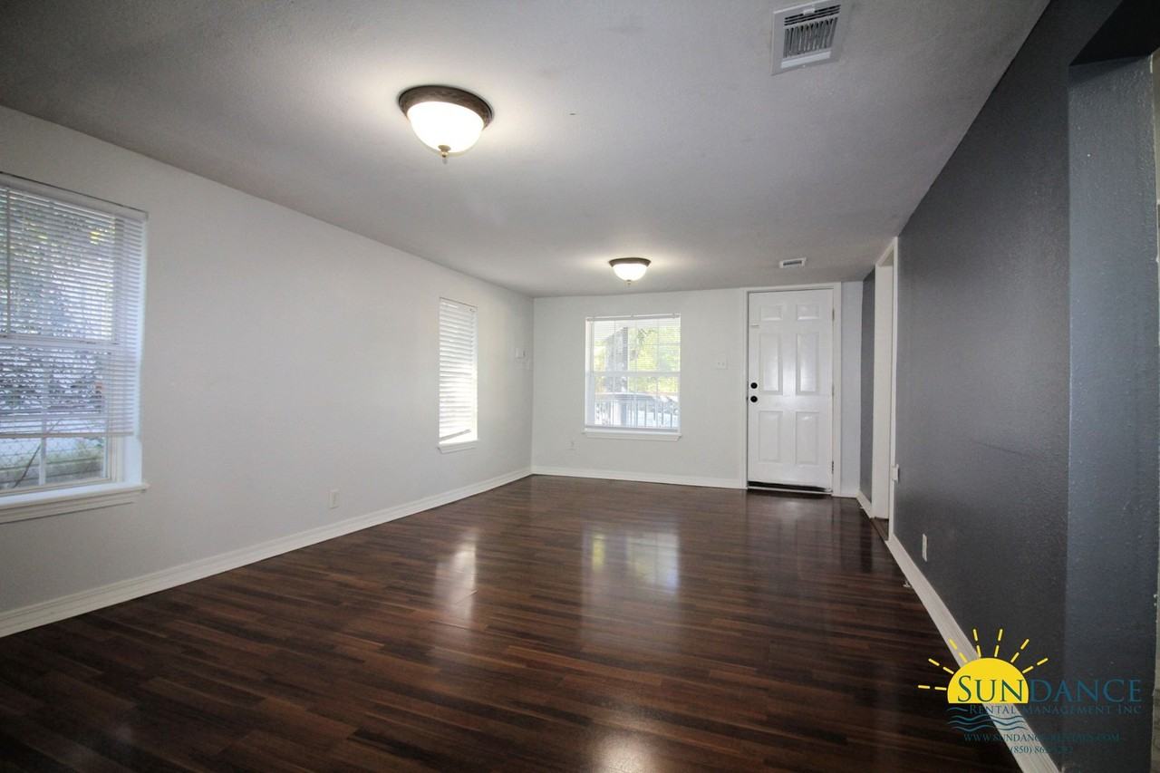 321 E Chestnut Ave - Photo 3 of 15