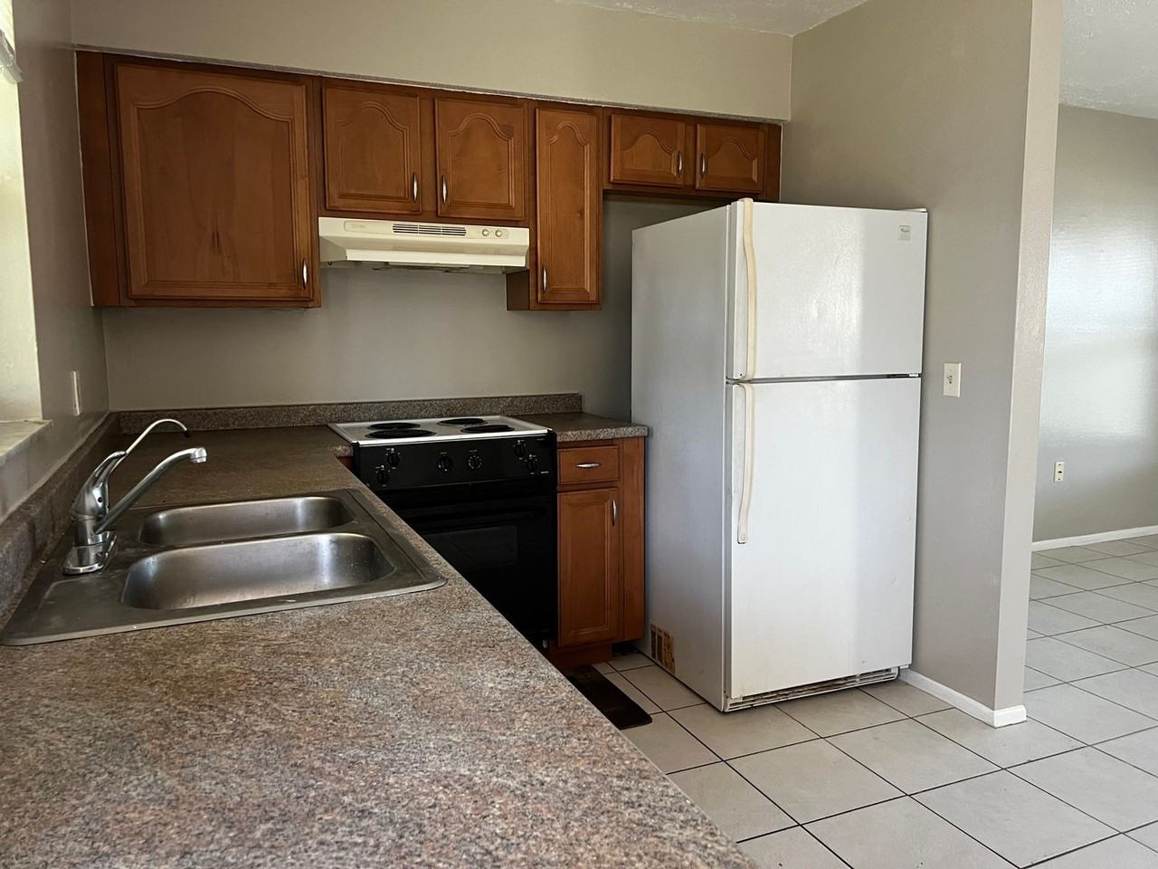 558 Briarwood Rd - Photo 5 of 19