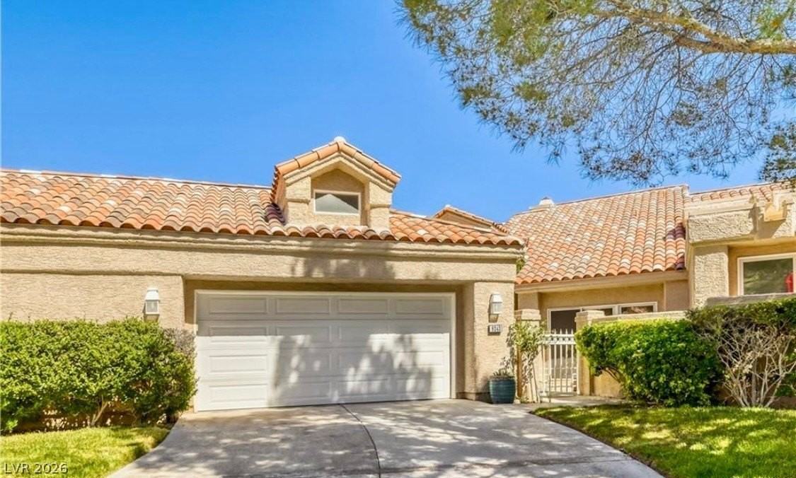 8243 Round Hills Cir - Photo 2 of 33