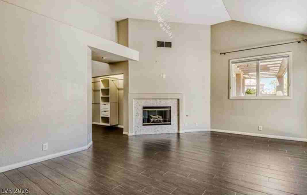 8243 Round Hills Cir - Photo 5 of 33