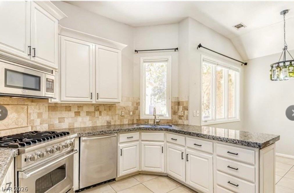 8243 Round Hills Cir - Photo 7 of 33