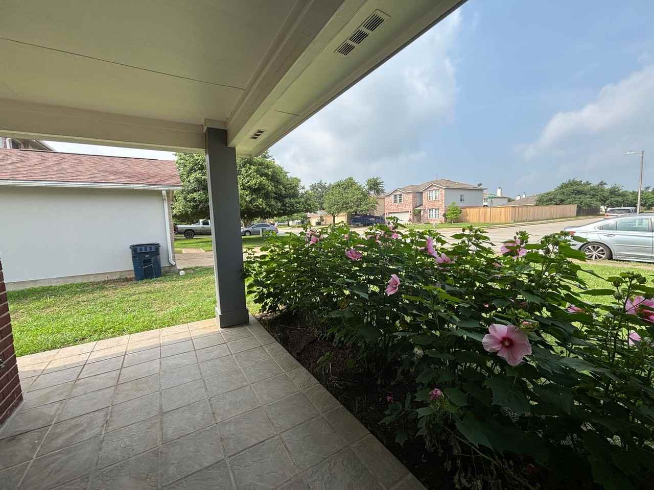 800 Riverway Ln - Photo 4 of 36