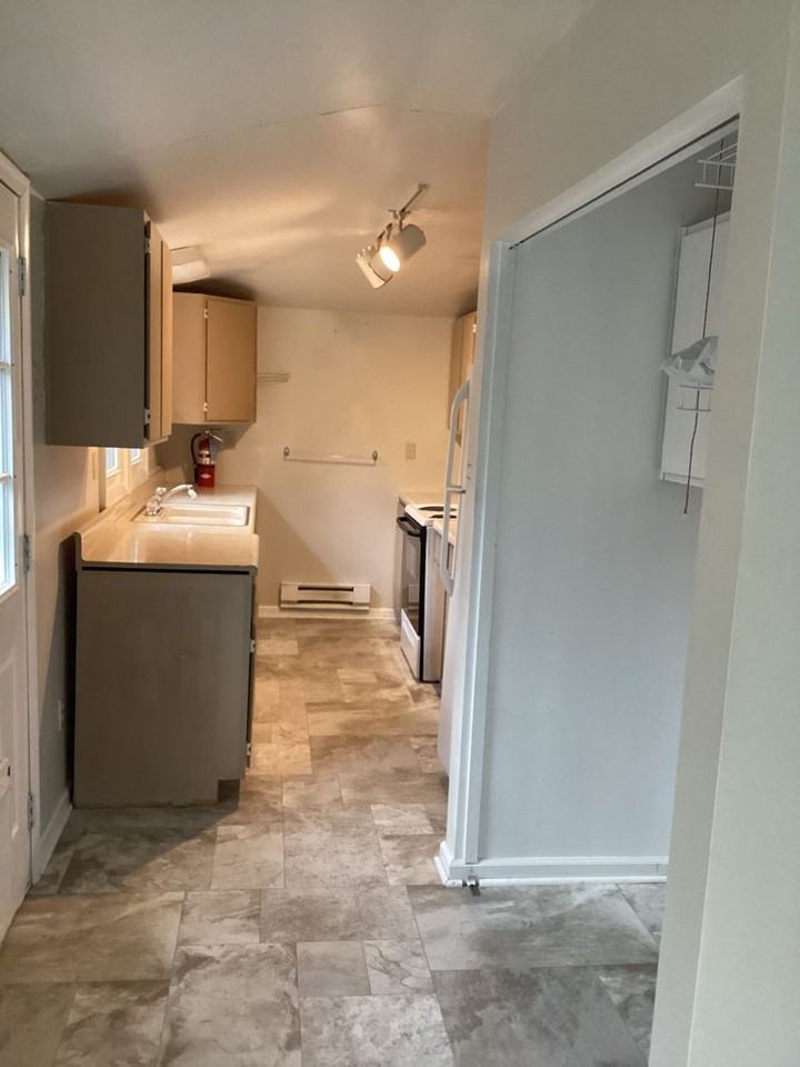 440 N Earl St - Photo 2 of 8