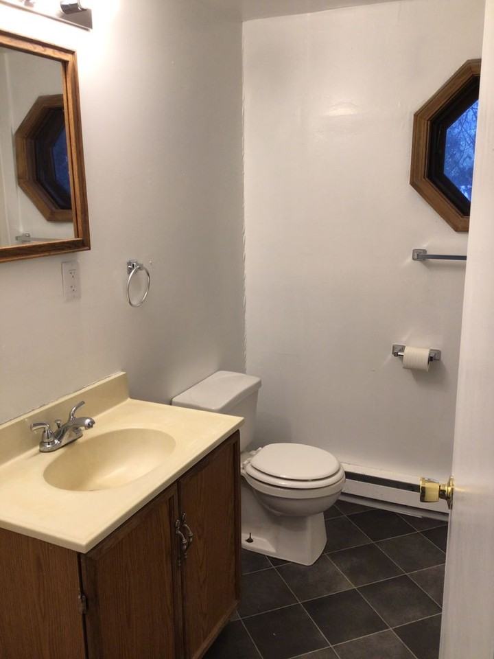 440 N Earl St - Photo 4 of 8