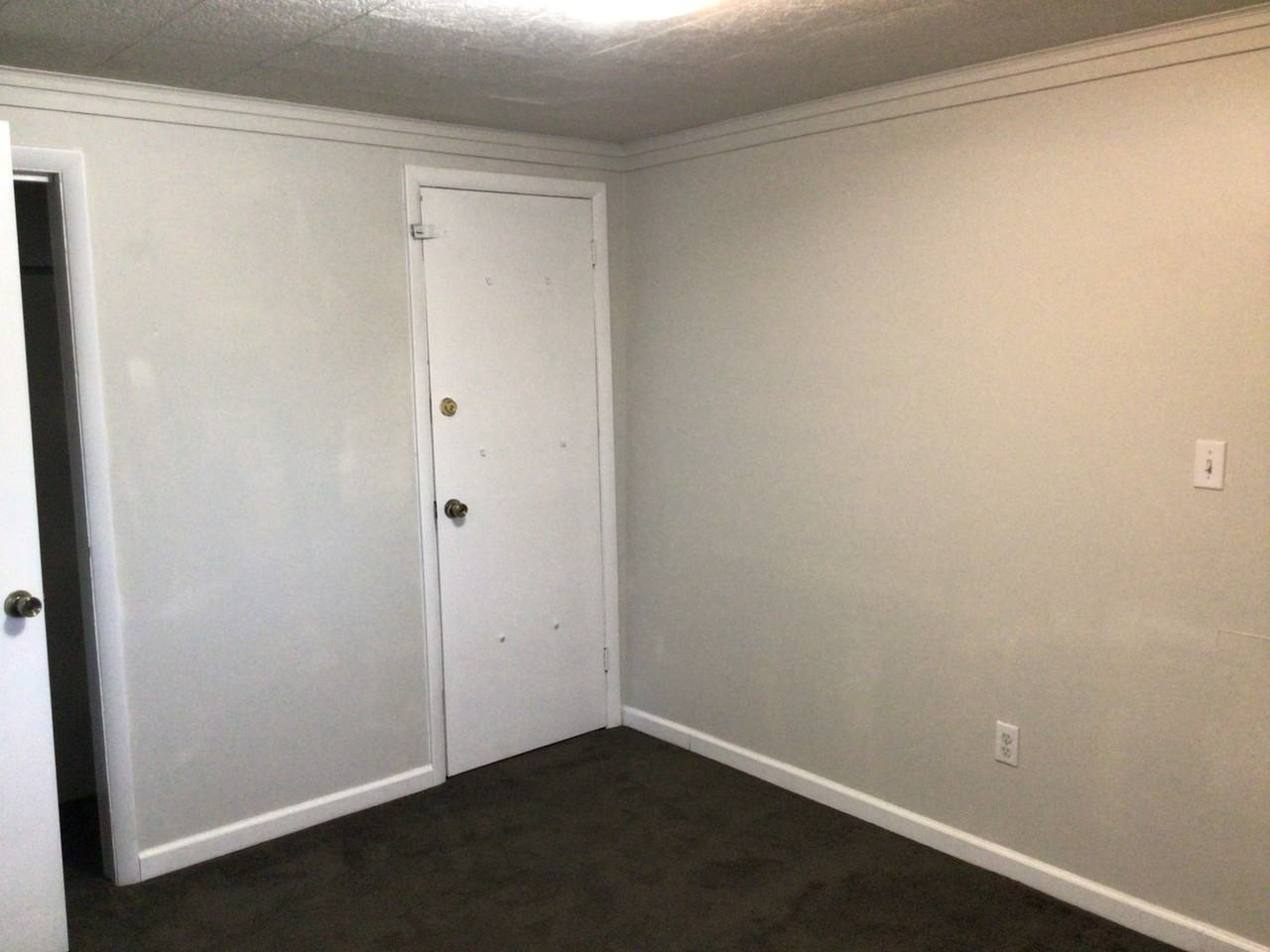 440 N Earl St - Photo 7 of 8