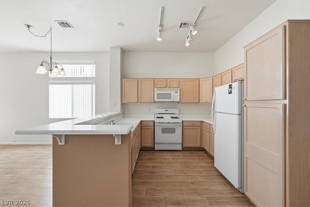 3096 Maple Ridge Ct - Photo 4 of 37