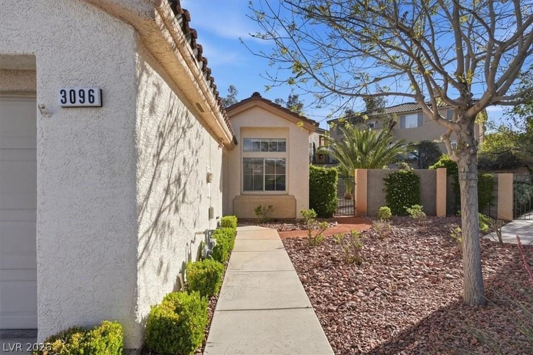 3096 Maple Ridge Ct - Photo 5 of 37