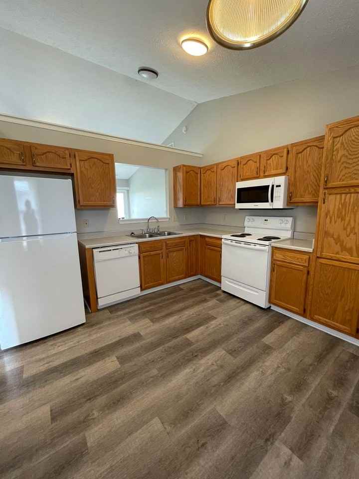 2200 Cumulus Dr - Photo 2 of 21