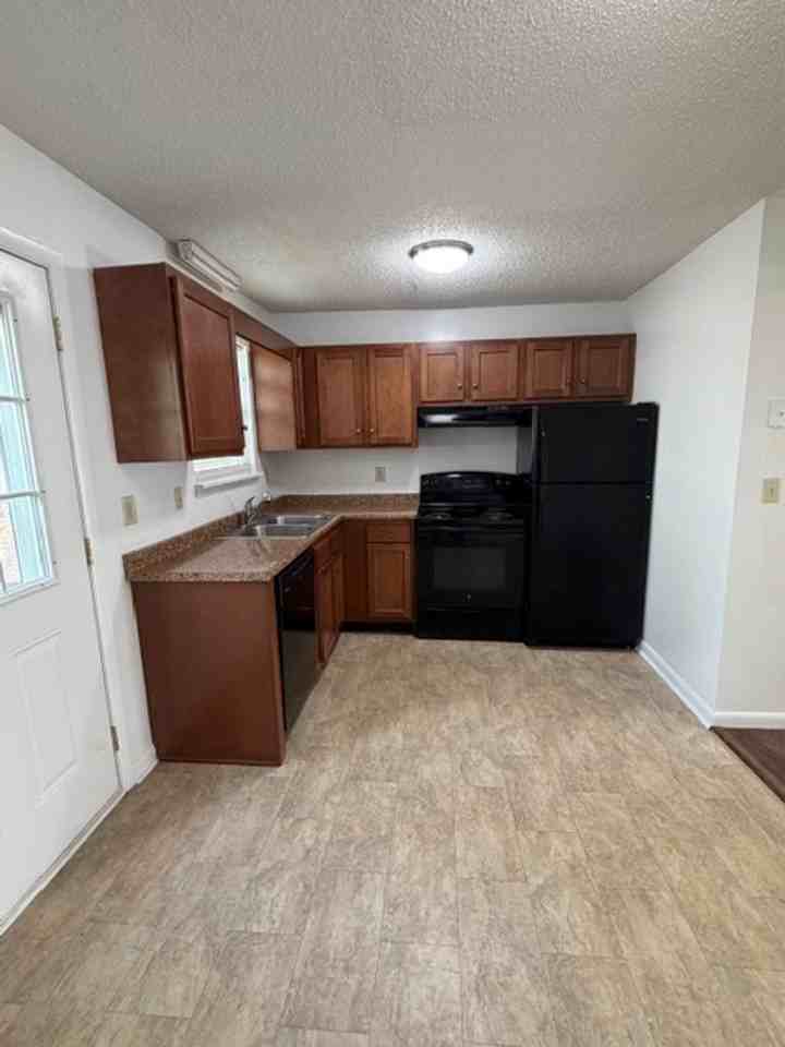 1981 Ridgeview Dr Nw - Photo 4 of 10