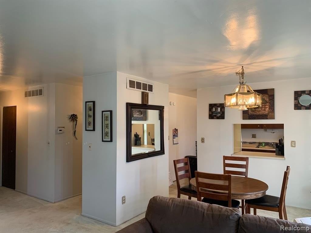 22140 Dante St - Photo 3 of 12