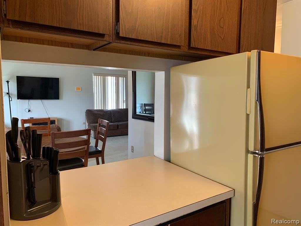 22140 Dante St - Photo 5 of 12