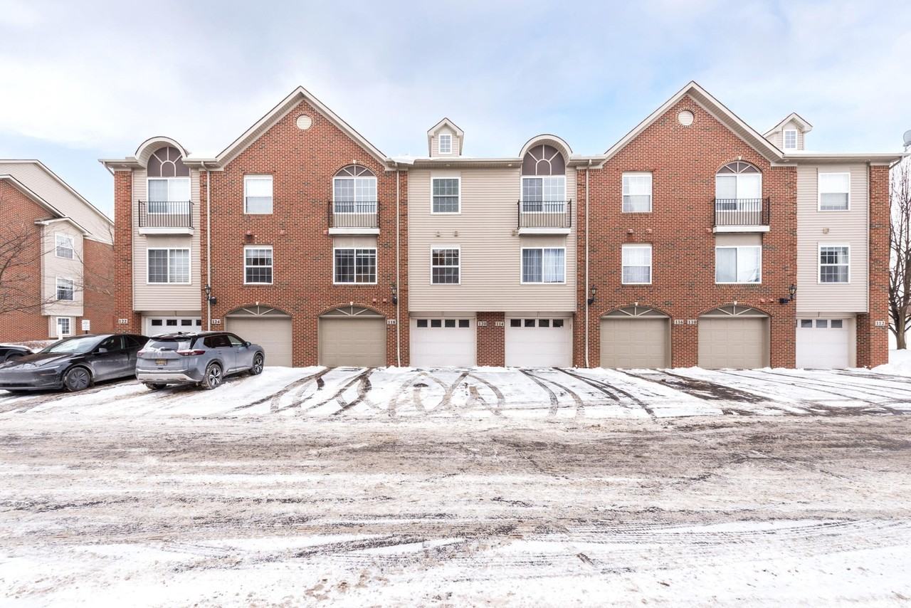 120 W Oakbrook Dr - Photo 2 of 37