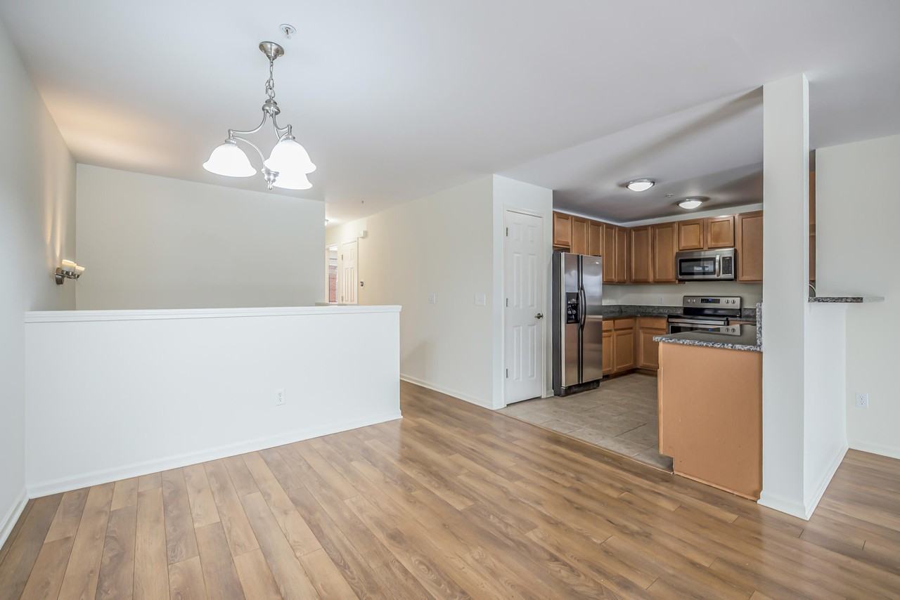 120 W Oakbrook Dr - Photo 5 of 37