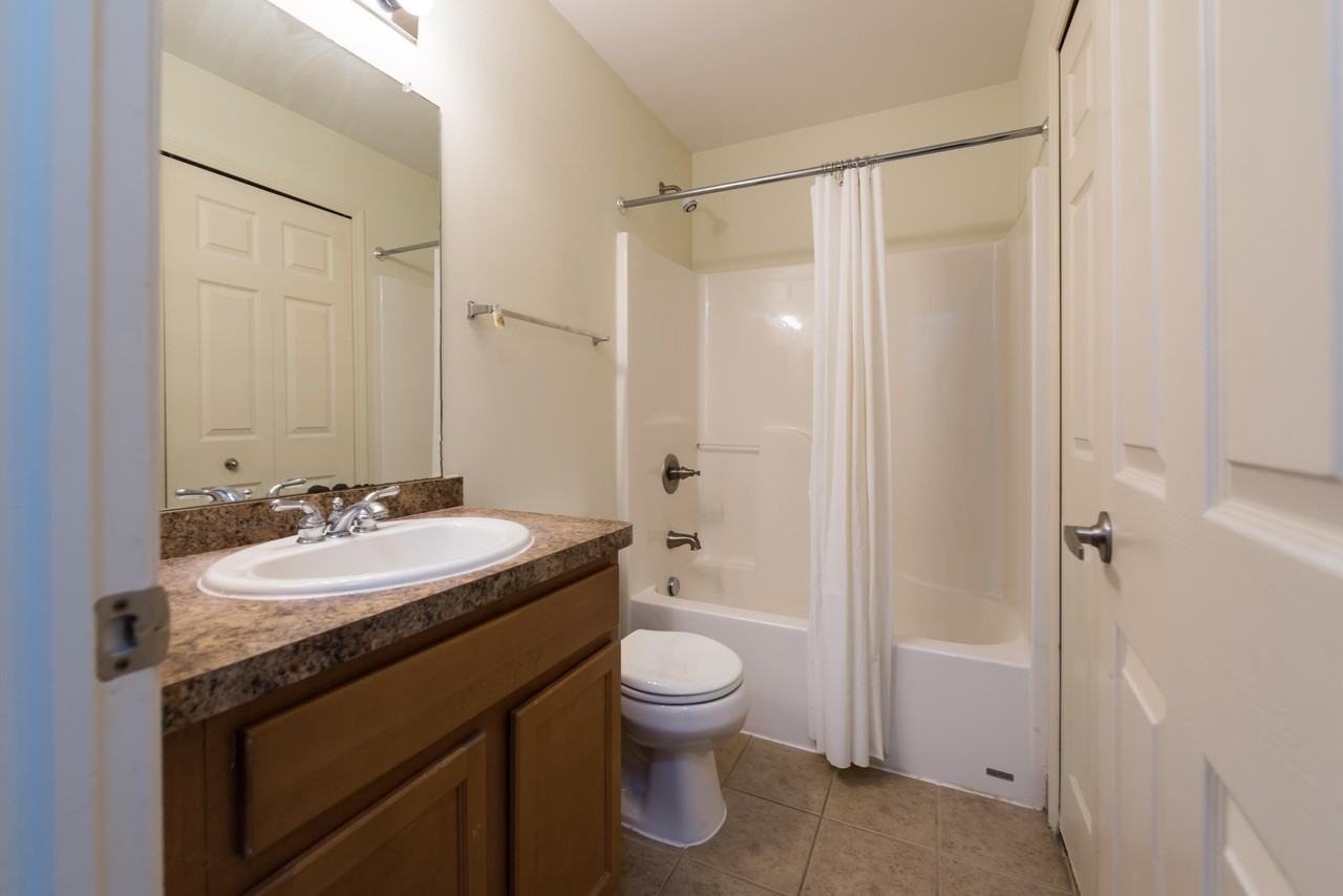 120 W Oakbrook Dr - Photo 7 of 36