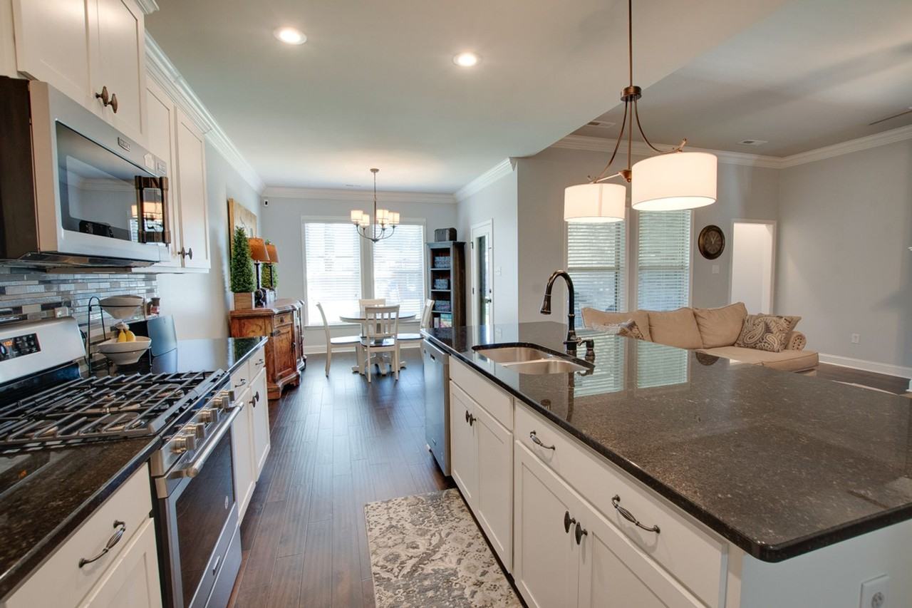 3023 Peevey Creek Ln - Photo 2 of 44