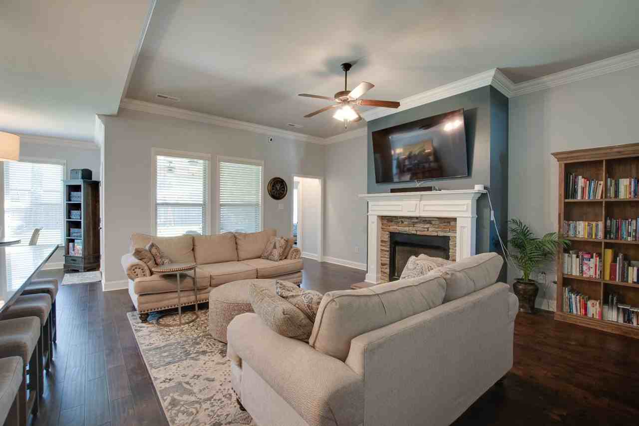 3023 Peevey Creek Ln - Photo 4 of 44