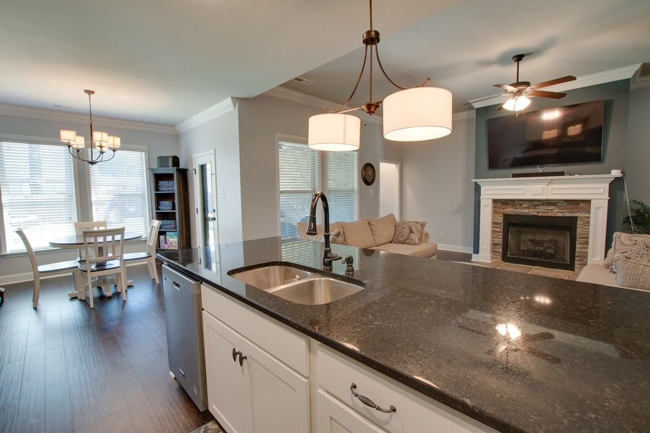 3023 Peevey Creek Ln - Photo 5 of 44