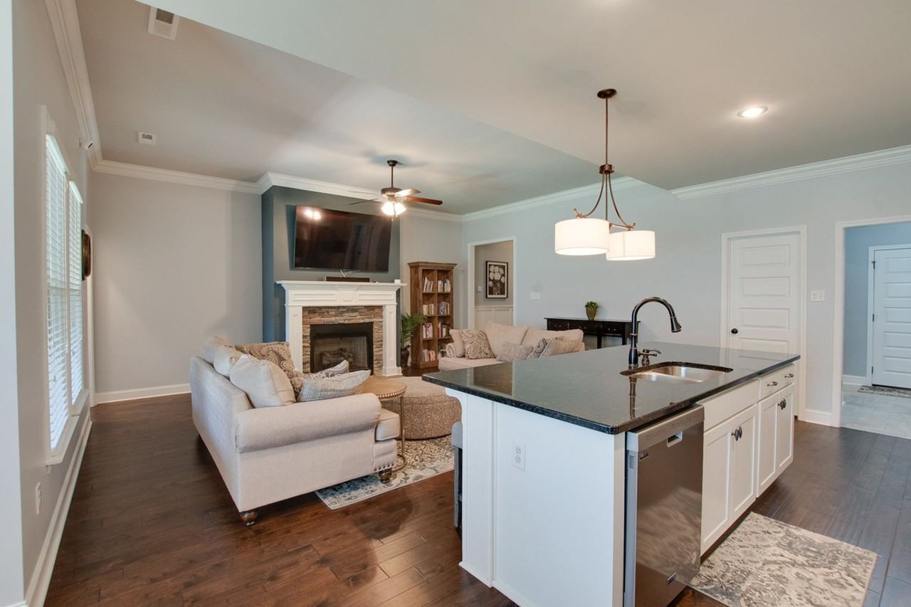 3023 Peevey Creek Ln - Photo 2 of 44
