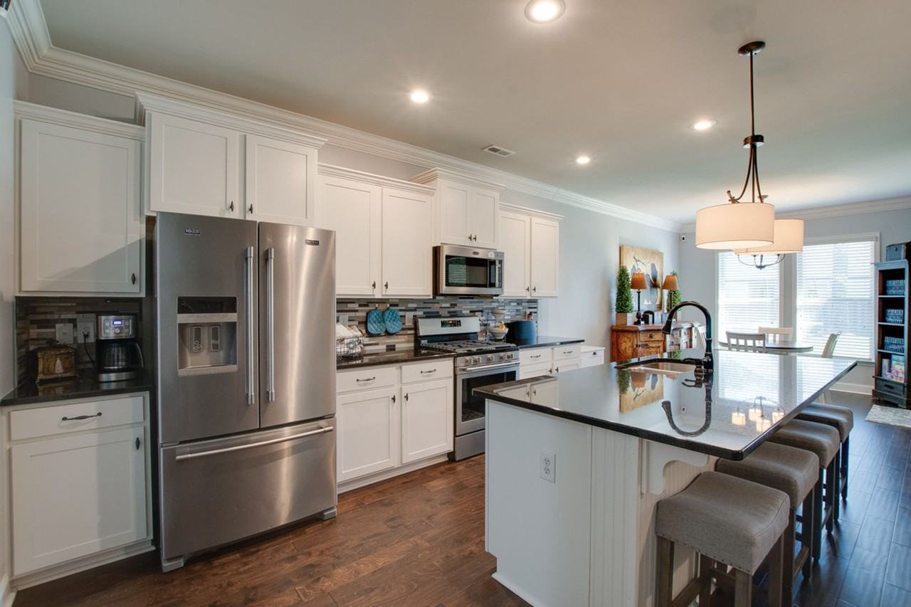3023 Peevey Creek Ln - Photo 3 of 44