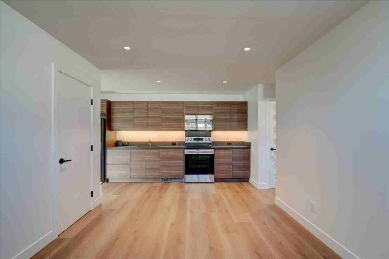 131 25th St - Photo 2 of 16