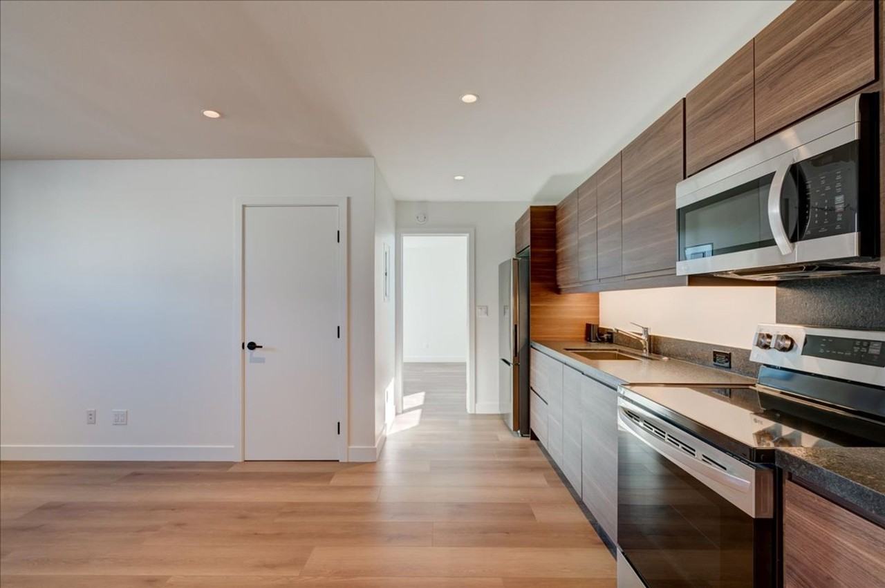 131 25th St - Photo 4 of 16